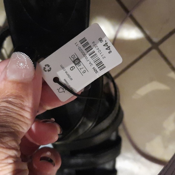 NWT WOMENS SASSY STRAPPY HIGH HEELS ZIP BACK SIZE 9 BLACK - Picture 2 of 4